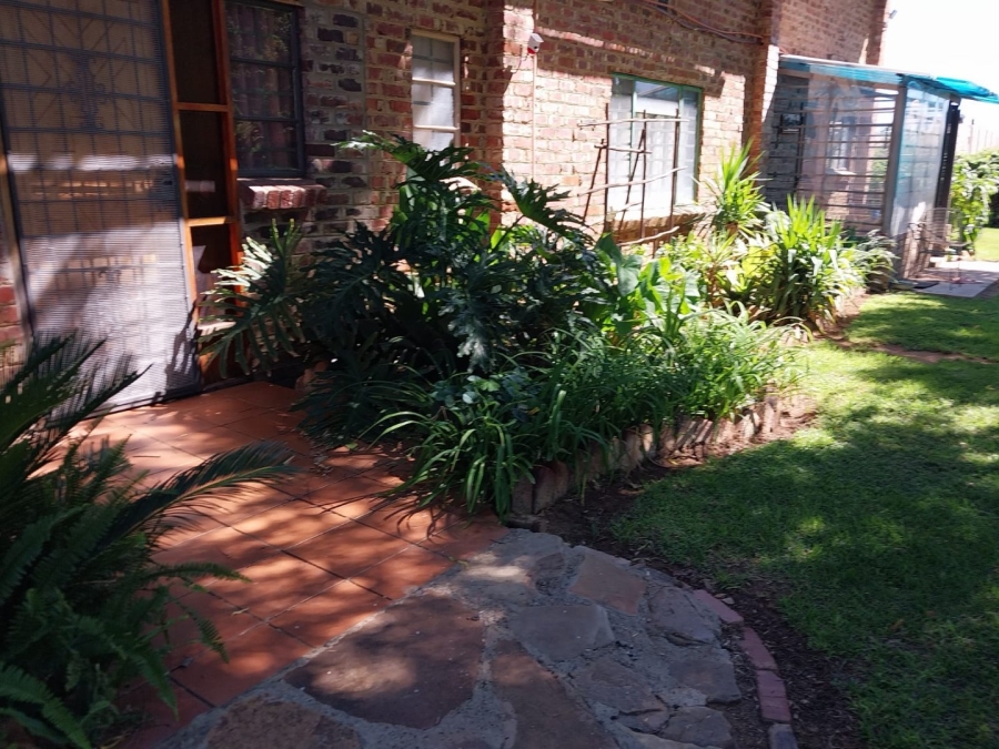 6 Bedroom Property for Sale in Schweizer Reneke North West
